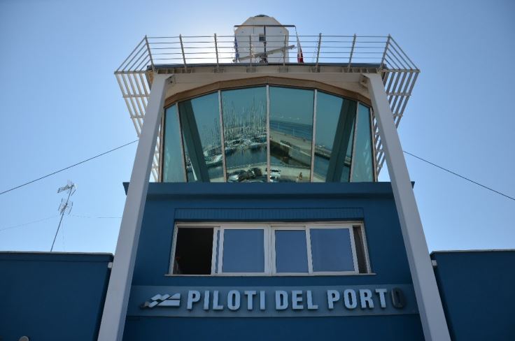 I Piloti del Porto protagonisti del salvataggio di un uomo in mare a Ravenna